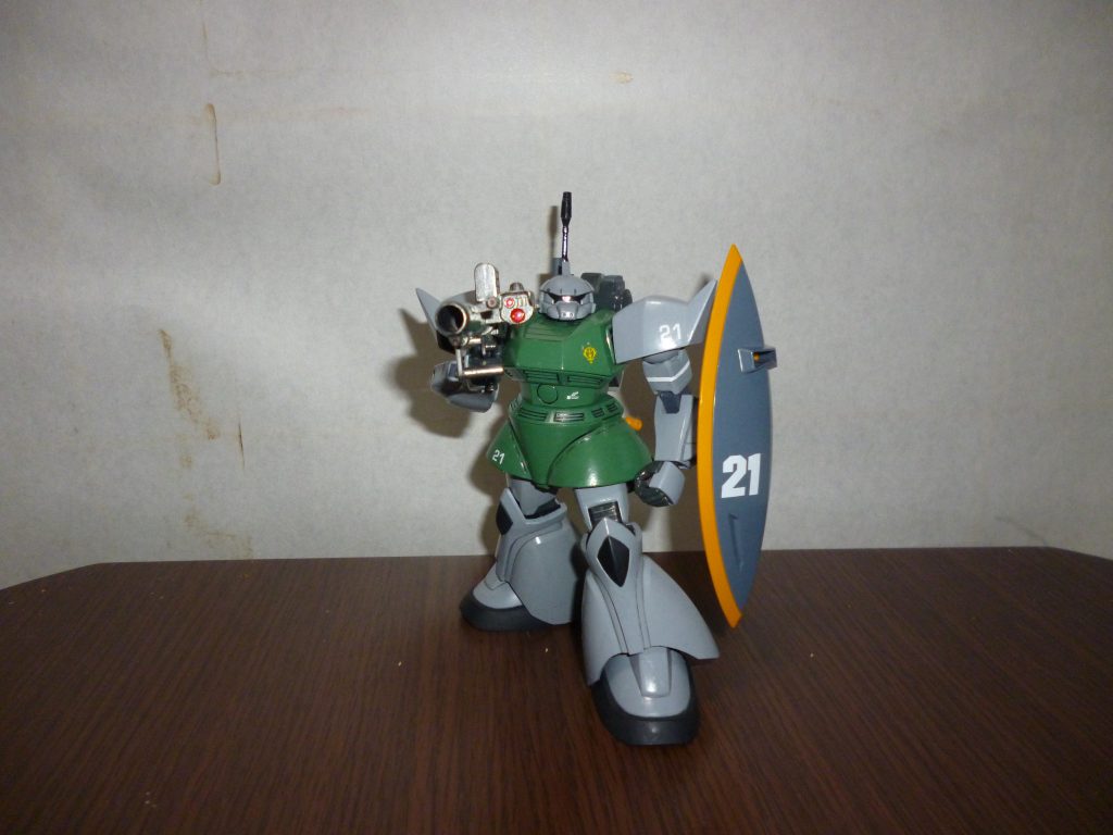 最後までご覧いただき、ありがとうございました。
バックパックとロケット・ランチャーのみ旧キットから移植して製作した今回のゲルググですが、MSVキットのパーツは出来が良いのでHGUCとも本当によく馴染んでくれます。
最後になりますが、本作品をご覧になっての感想などいただけますと幸いです。
