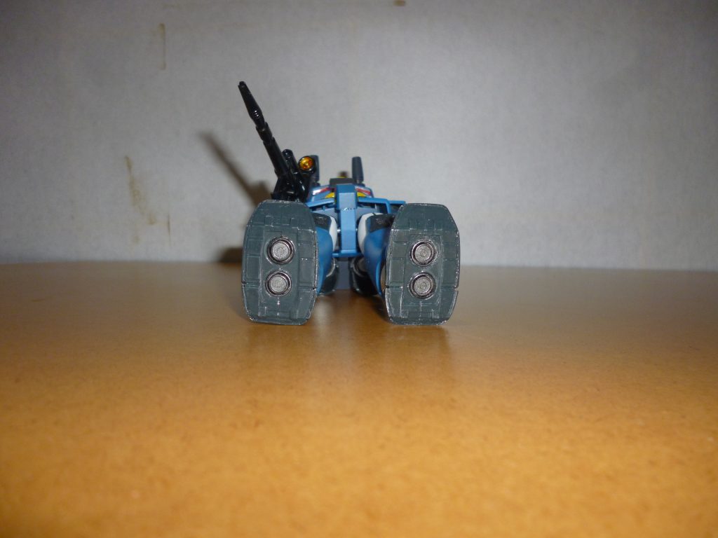 足裏です。
バーニア部分の出来がキットのままではあまりにも残念だったので、足の裏を左右それぞれ２ヵ所ずつくり抜き、コトブキヤかどこかのバーニアパーツを埋め込みました。
ひっくり返さないと分からない部分ではありますが、こだわった分だけ良い出来になってくれたと思います。