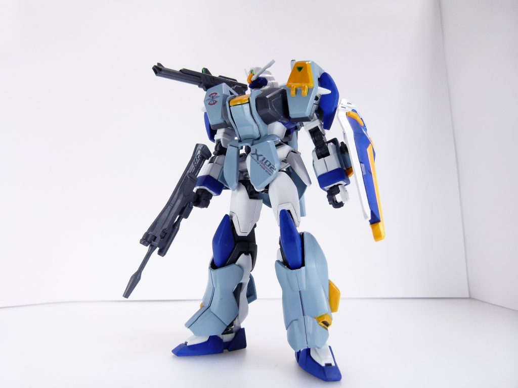 アサルトシュラウド、前から。マーキングシールはリマスター版のデュエルに標準装備。細かい部分の解説はブログの方で。ブログ移転後も放置していたら移転後では最も検索で見られる記事となっており、ふと思い立って見直したら「GUNSTAではこちら」が旧GUNSTAのリンクのままだったというのが再投稿のきっかけです。ちなみにリンクは生きており、こちらの方の作品に遷移していたので・・・お詫び代わりのいいねを押しておきました。