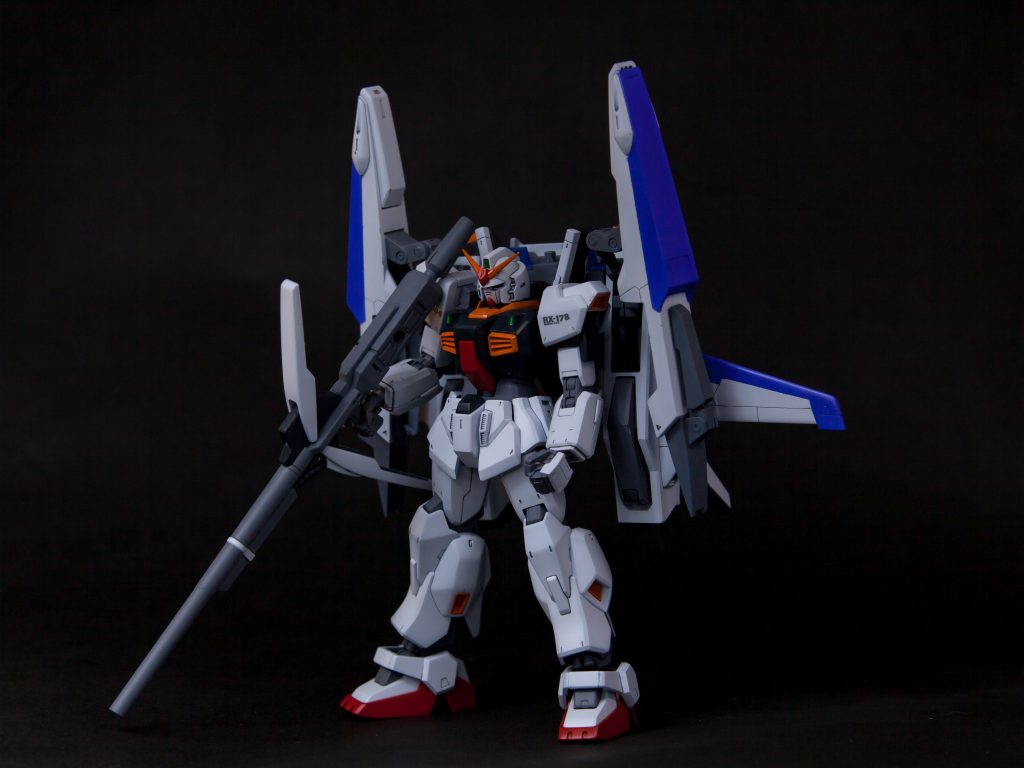 大きく改造をしたところはありませんが、唯一ロングビームライフルだけ短く改造しています(およそ20mm短縮)。砲身は大胆にカットして5mmプラパイプで作り直しました。中に真鍮パイプを入れて二重構造にしたのですが、あまり目立たず。