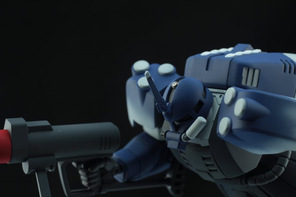 ## モノアイ可動
粘着テープなので自由に位置を決める事ができます♪