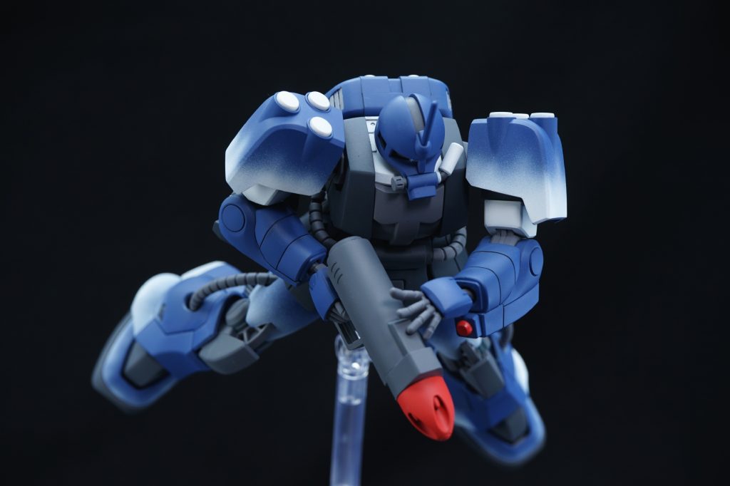 ## 揚陸
水中で十二分に勢いをつけてドパッと飛び出して、4連サブロックで基地施設を攻撃！的なイメージで。
パージ可能なスネのハイドロジェットとはここでお別れ。

なお、上陸しても使える武器が無い模様…