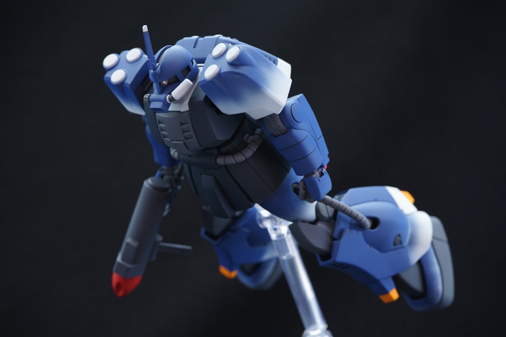 ## 潜航中
ザクマリンタイプやマリンハイザックとは違い、ガッツリ潜航できるようになったザクマリナーさん。
なんと水深4,000mまで潜れるそうです！