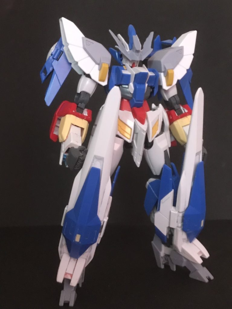 リボーンズの腕とオーライザーは前に同じように作った奴の使いまわしなので塗装を落として先端の形状を変更してあります。
頭部にバイザーみたいなのが付けたかったのでAGE2マグナムの頭部を加工して付けてみました。