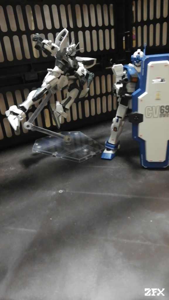 「そこのガーカスはよ逃げろ!クソッ!
またやられた!」
それなりに練度を積んでる彼らがこんなにあっさりやられたるなんてあのMS何もんだ?
「こちらオルタ、隊長は今どちらに!」
「今敵要塞の中枢区画まで攻め落とした!もう少し耐えてくれ!」
あぁ生き延びたいなぁ