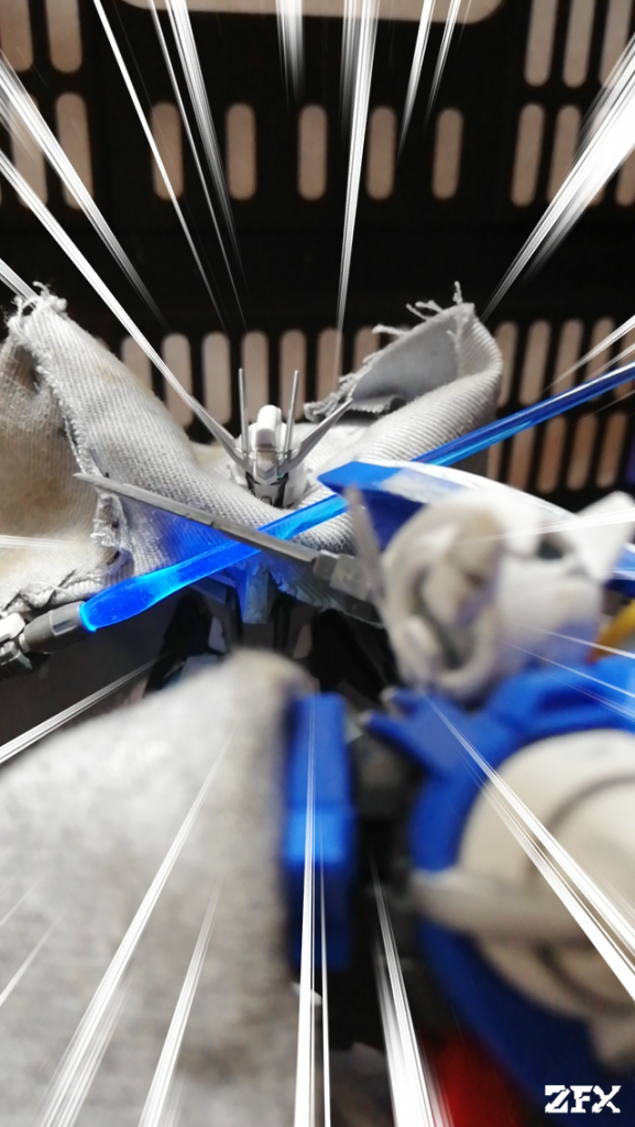 「燃え上がれ!エクシアァァァァァ!」
相手うるせぇぇぇぇ!、てかこれってメイジンのあのセリフじゃん！
「芋野郎!貴様に引導を渡す!」
「ん？うそん…………」
右側にあるレーダーの反応がいつもよりかなり強い、強いんだな、だからかぁ………運営がぁぁぁぁぁぁ!!!
「よそ見は禁物だぞ!」
「しまった!」