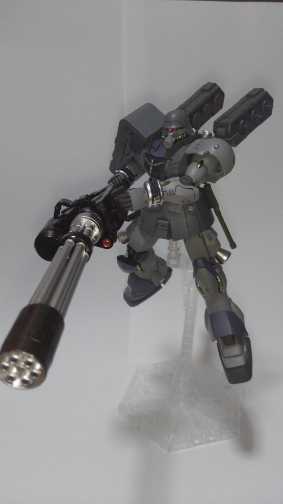 失敗点としてはプラ板でのディティール追加を狙ったものの、薄いプラ板を使ったために失敗。
上述の通りシルバーの食いつきが悪く、マスキングすると剥がれる事例が発生。
何とか頑張ってみましたがちょっときれいにはなりませんでした。
この辺は次回の課題となりました。