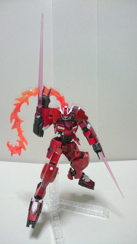 飛炎(ひえん)
スピードに特化した状態。高速で戦場を飛ぶように駆ける。
機関砲から出る炎の玉や炎の剣(画像ではビームサーベルですが…ｗ)を用いてのヒット＆ウェイ戦法を得意とする。
髪の毛みたいに見える炎エフェクトがお気に入りの一枚✨✨