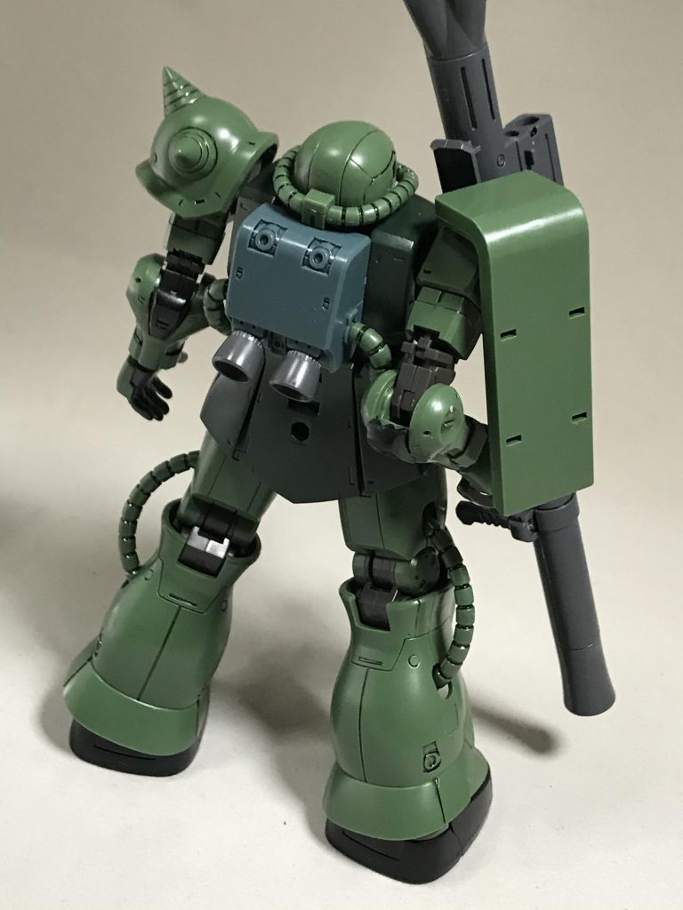 合わせ目はスパイクアーマー、前腕部、スネ側面と重要な箇所にある上後ハメはかなり面倒っぽいですが、段差が小さいからかそのままでもあまり気になりません。