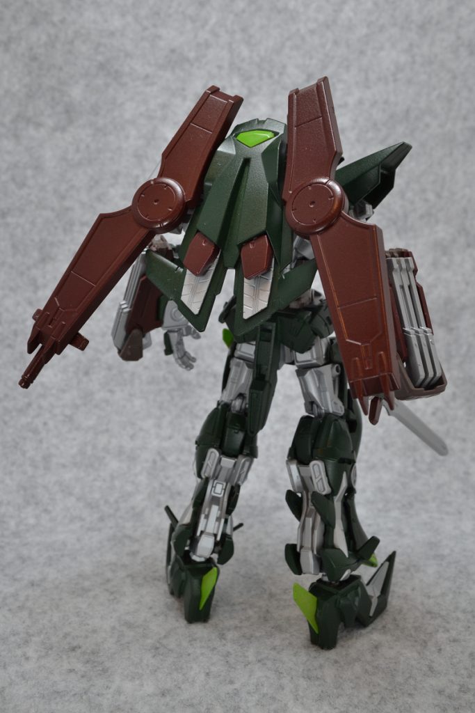 リア。
バックパックはグリムゲルデのシールドでマント状に。