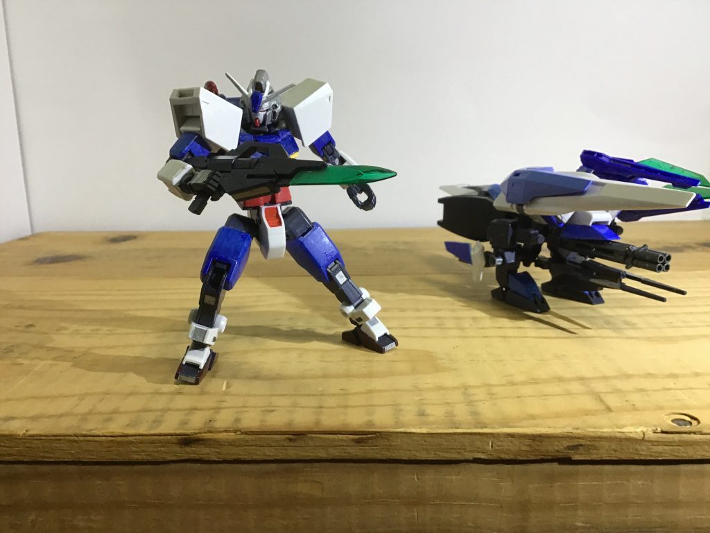 コアソードガンからはビームサーベルを出せます