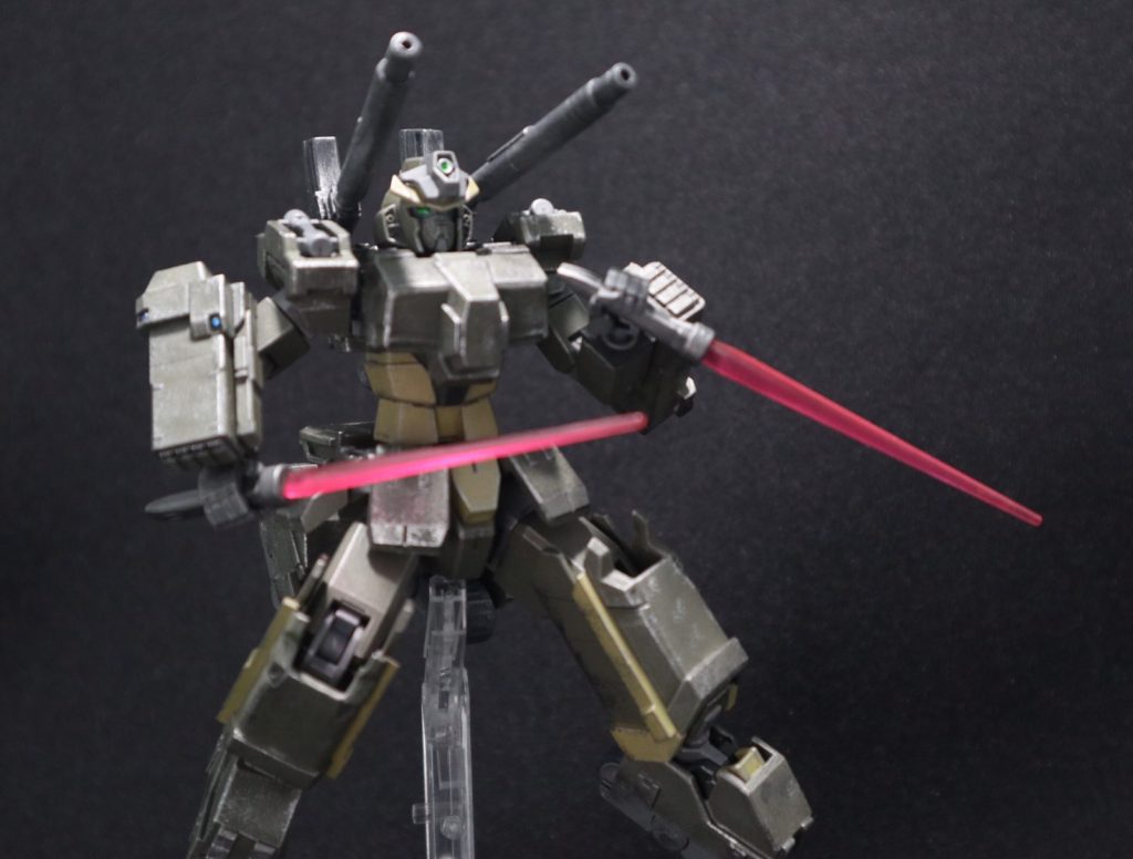 MS形態ポージング。ビームサーベルを構えて。