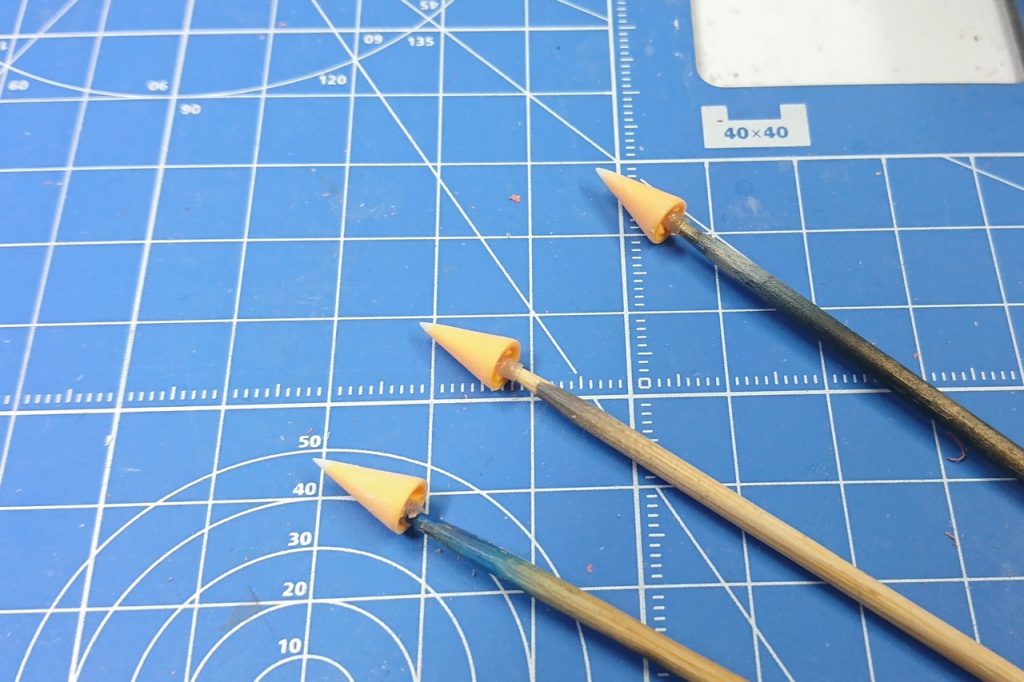 ジョニーさんの肩スパイクは、非常に尖っています。