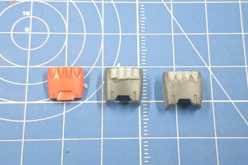 ビルドナックルを改造して平手を追加しています。