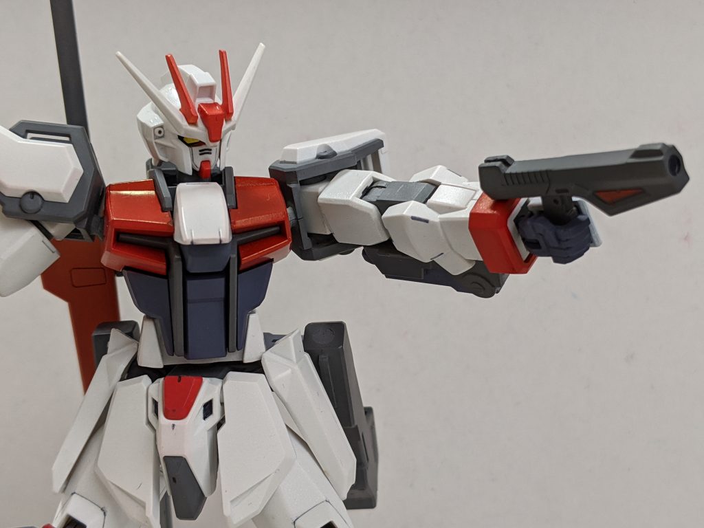 ビームハンドガン。
腰のホルスターに二丁マウントできます。威力は抑えめ、牽制用。