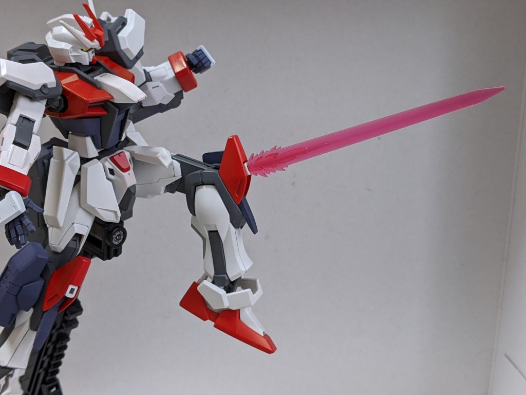 膝部ビームサーベル。
接近戦での攻撃バリエーションを増やす装備。