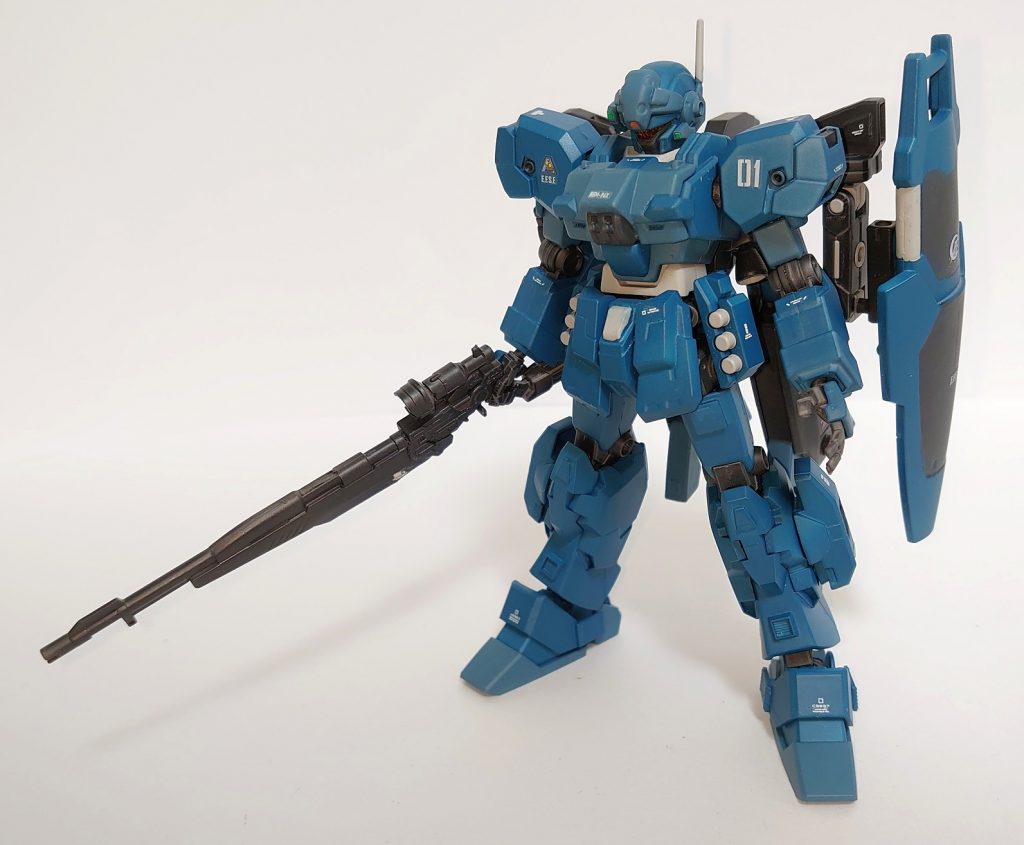 正面です。武装は以下の通りです。
スナイパーライフル＊1
ビームライフル＊1
胸部バルカン＊2
手榴弾＊2
ビームサーベル＊1