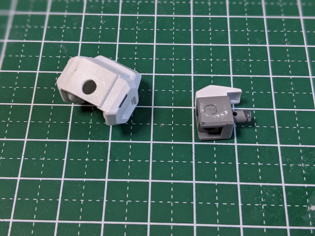 肩アーマー加工。
昔ネットで見かけた方法を参考にしています。