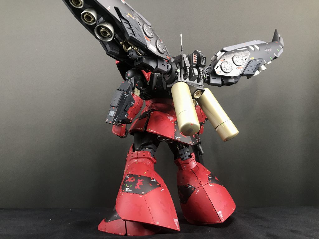 バックパックは雰囲気だけ似せたオリジナルです。