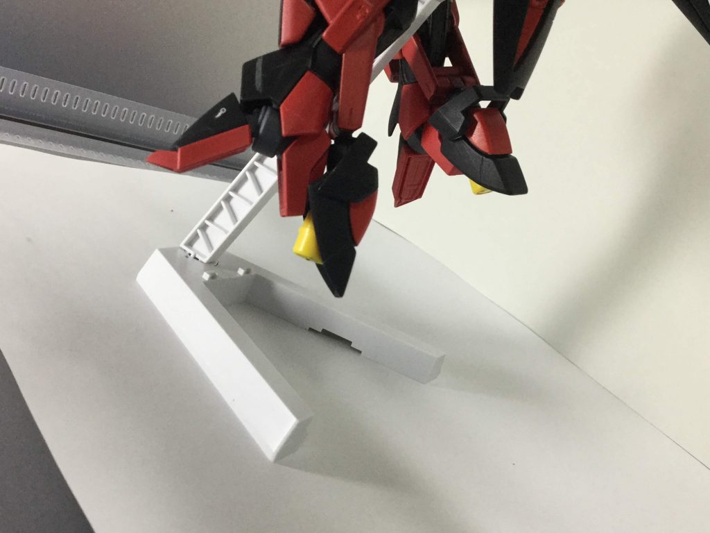 ダッシュユニットの後部にはリボーンズの肩を利用して小型のGNバーニアを作りました。