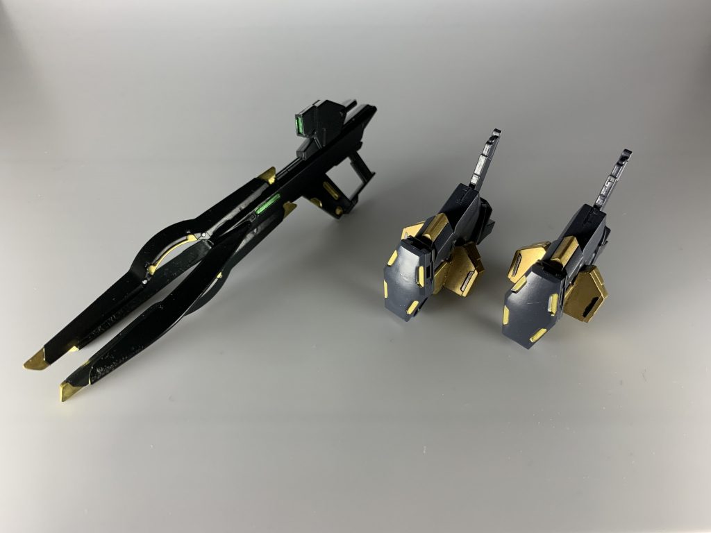 ビームライフル、近接武器×2