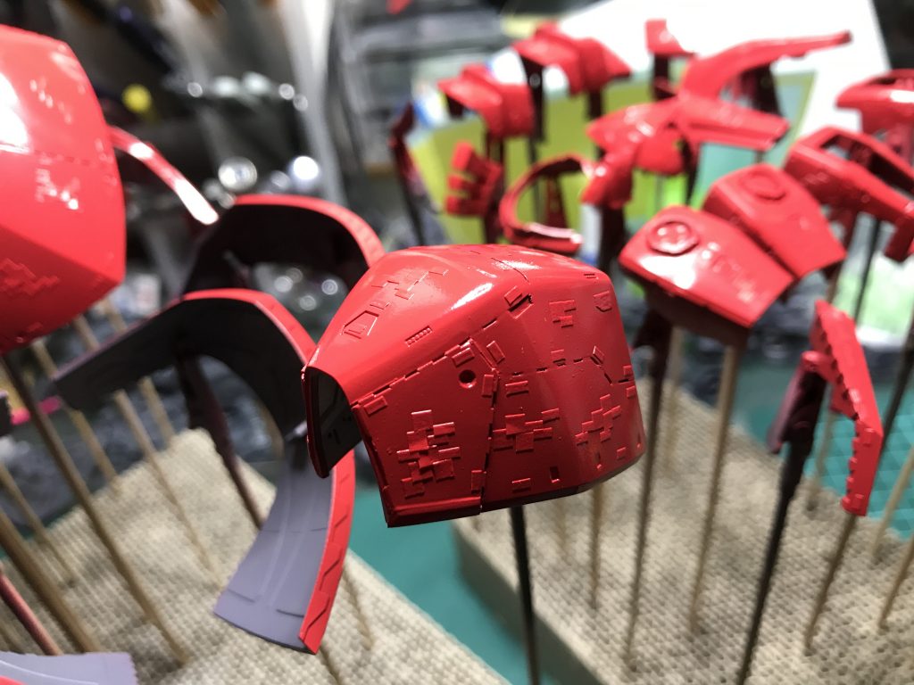 1mmから2mmのマスキングテープを細かく、一色塗るごとに貼り付けてデジタルモザイク風に。
マスキングチップは2000枚ほどでした
(๑>◡<๑)