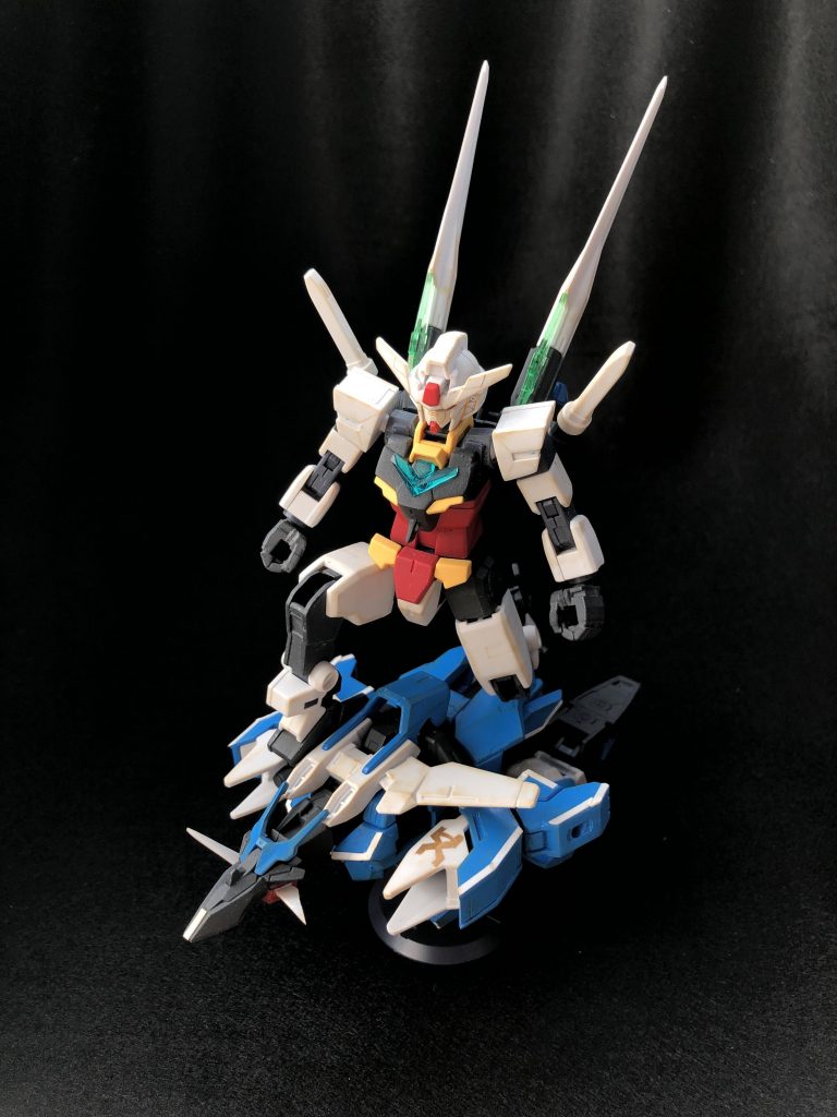 劇中のようにコアガンダムを乗せました
この状態では武装を積むことができないので外してあります
アースアーマーの先端は分離してコアガンダムの胸部に接続できます