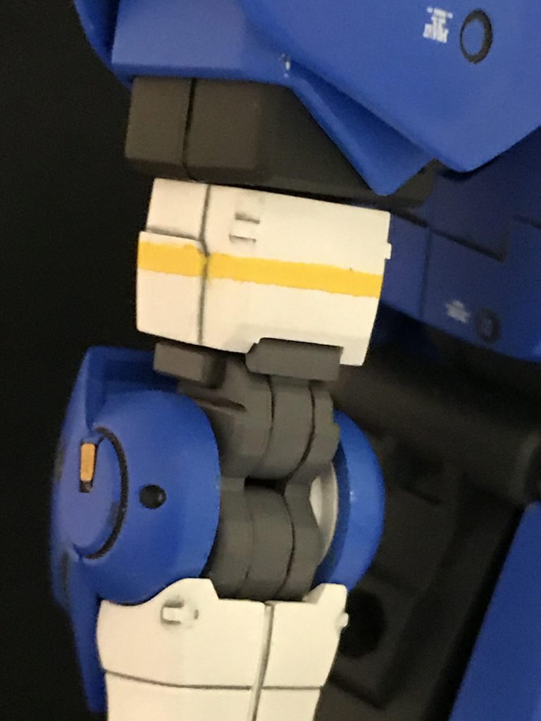 各部ラインやマーキング、デカール、の段差を消す為にクリアーを吹いてから研ぎ出しを丁寧にやってます。