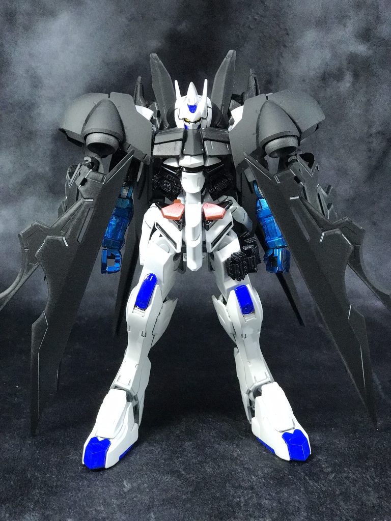 何もしていないときはこんな感じ。
ローブはヘルムヴィーゲの装甲がベース。もともとグリムゲルデを隠すための偽装らしいので、バエルの増加装甲には丁度いいと思いませんか思いますよね奇遇ですね俺もです。