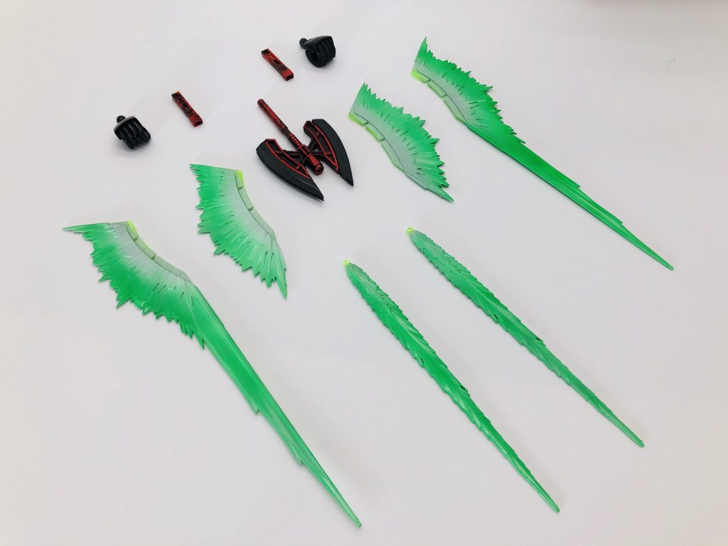 ビームサーベル・エフェクト

当初はクリアパーツの上からそのままパールコートする予定でしたが、アックス用のエフェクトが曲がっていたためお湯で直した…のですが、曲がった痕がついてしまったのでやむを得ず全塗装に予定変更。