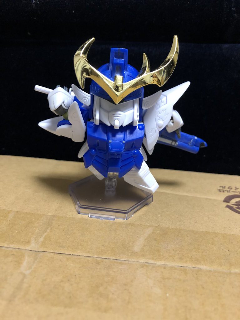 形状は干渉する部分を削る以外はほとんどいじってません。兜のひさしだけちょっと変えました。