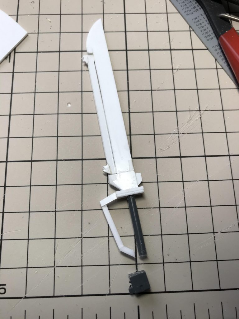 ウィングはプラ板切り出し
ビーム砲、レール砲、対艦刀はプラ板を積層で作っています