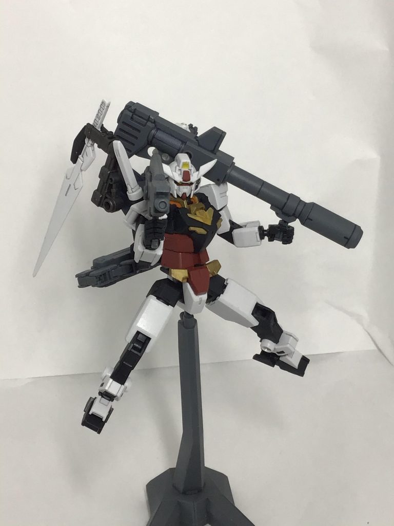 ビームキャノンとバズーカはアームから外して手持ちも可能です。