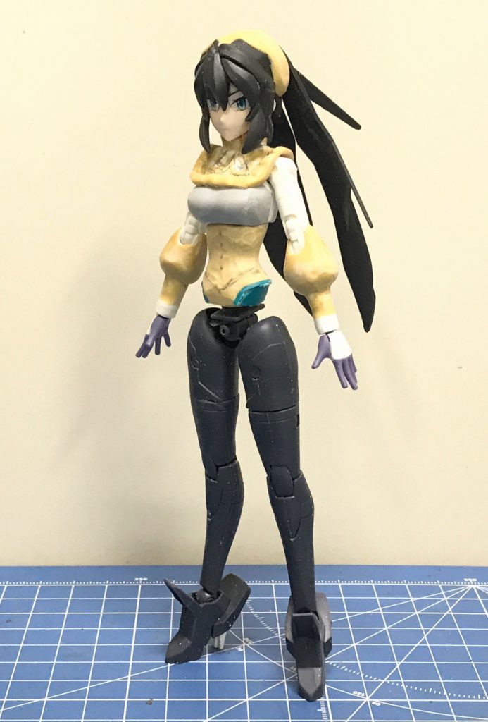 上半身ざっくりパテ盛り。腕はサラから流用。