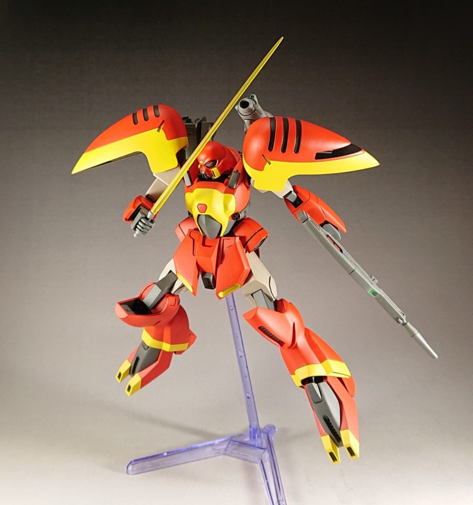 サーベル。設定では攻撃時に発振するらしいですがそこは模型的見栄えという事で。