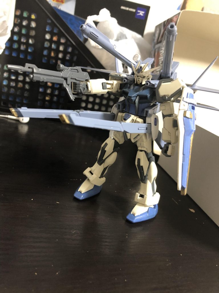 特に私がやりたかったミキシングでストライクのフリーダム化という事で腰部にレール砲をマウントさせ、I.W.S.Pの上部のレール砲を合わせてフルバーストさせたかったのです。