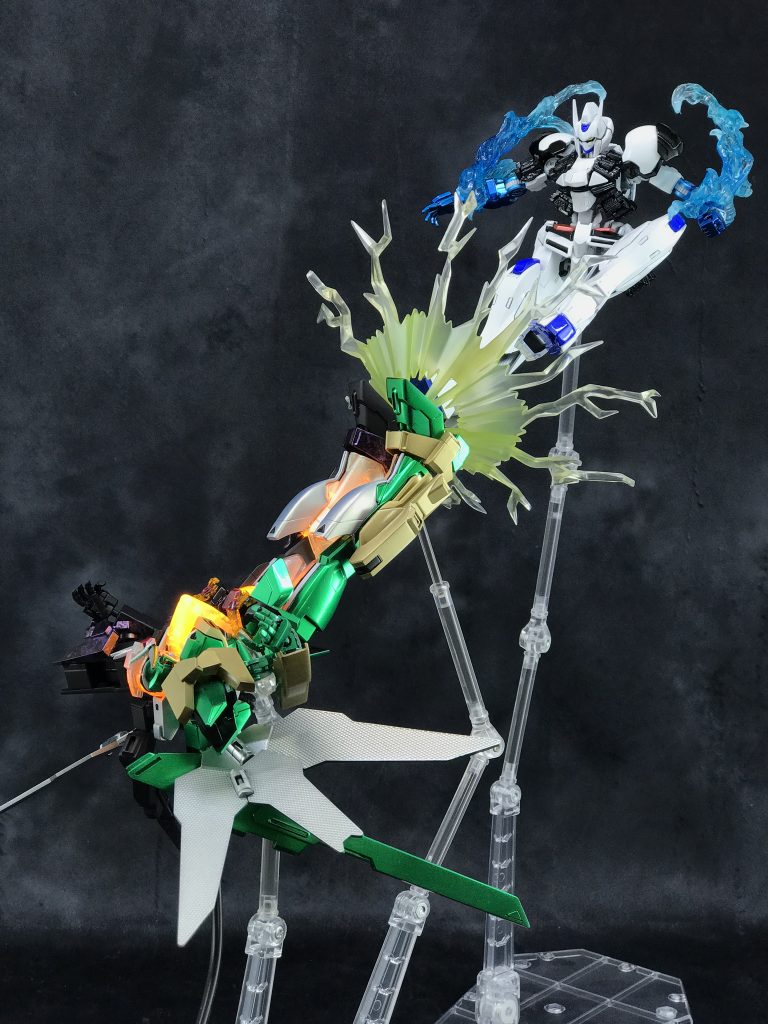 ダブルエックスGエクストリームとブンドド。
ライダー本編では緑の光弾でGXを迎撃しようとして撃破されてしまいましたが、「世界の1つや2つ永遠に破壊キック」で迎撃していたらどうなっていたことか、ハテサテ。