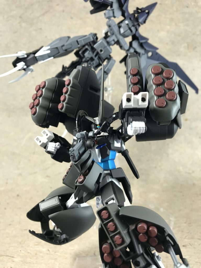 基本戦術は、煙幕チャフの妨害フルコースを展開するのが大前提。
あとはハンブラバットが捕捉、ズサゴートにチクったら爆撃スタートです。
曖昧な照準でも、ミサイルの絨毯爆撃ならまぁ大丈夫なんじゃないですかね？たぶん。