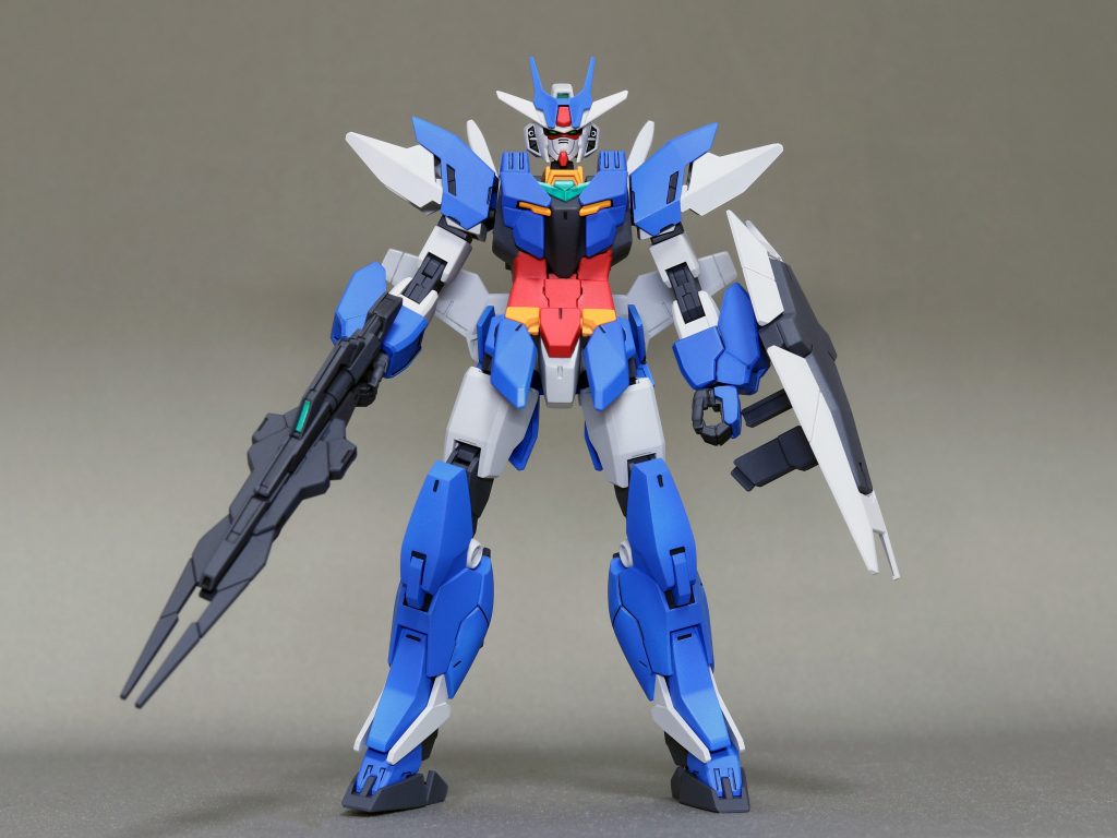 ハッチの開いたコアガンダムはプチモビルスーツみたいでちょっと可愛い。サポートメカ、アースリィガンダムのプロポーションはかえってカッコよくなったような気がしていますがどうでしょう?