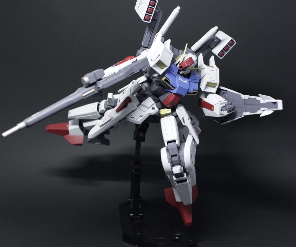 ビームライフルも。
ブースターユニット装備のハの字に広がったシルエットもカッコいいんですがミサイルポッド装備もシンプル感あって好きです。