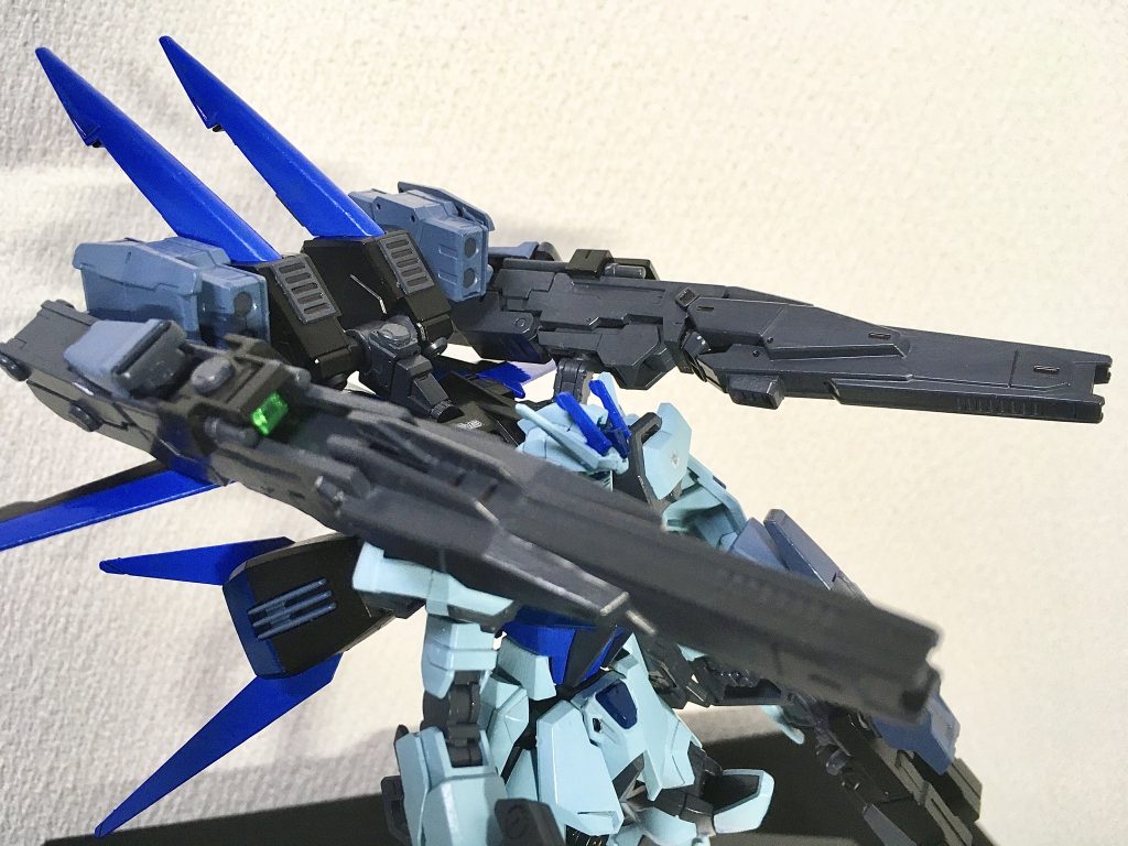 GAT-X131 カラミティに搭載されていた125㎜2連装高エネルギー長射程ビーム砲『シュラーク』のプロトタイプをエールストライカーのビームサーベルラックに接続している。
プロトタイプである為、カラミティに搭載されていたシュラークよりも連射性・排熱時間・バッテリー消費は幾分か劣っている。