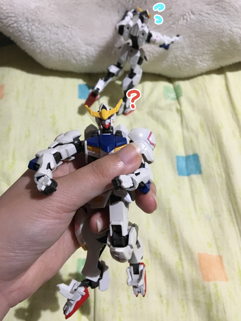 ビックリした。
彼、速攻で飛びつきました。
ビックリするくらい懐いてましたね。
勢いがありすぎて私の家のバルバトスちゃんもビックリしてました。