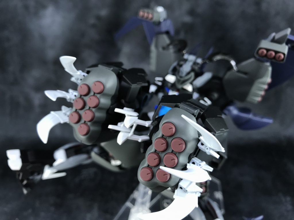 もちろんミサイルもカッコよく撃てます。

でもこの形態、クッソ重くて関節負荷がすごいので、そんなにホイホイ使える代物でもなかったりします。リアルに。

さて、次からはやっと制作工程になります。