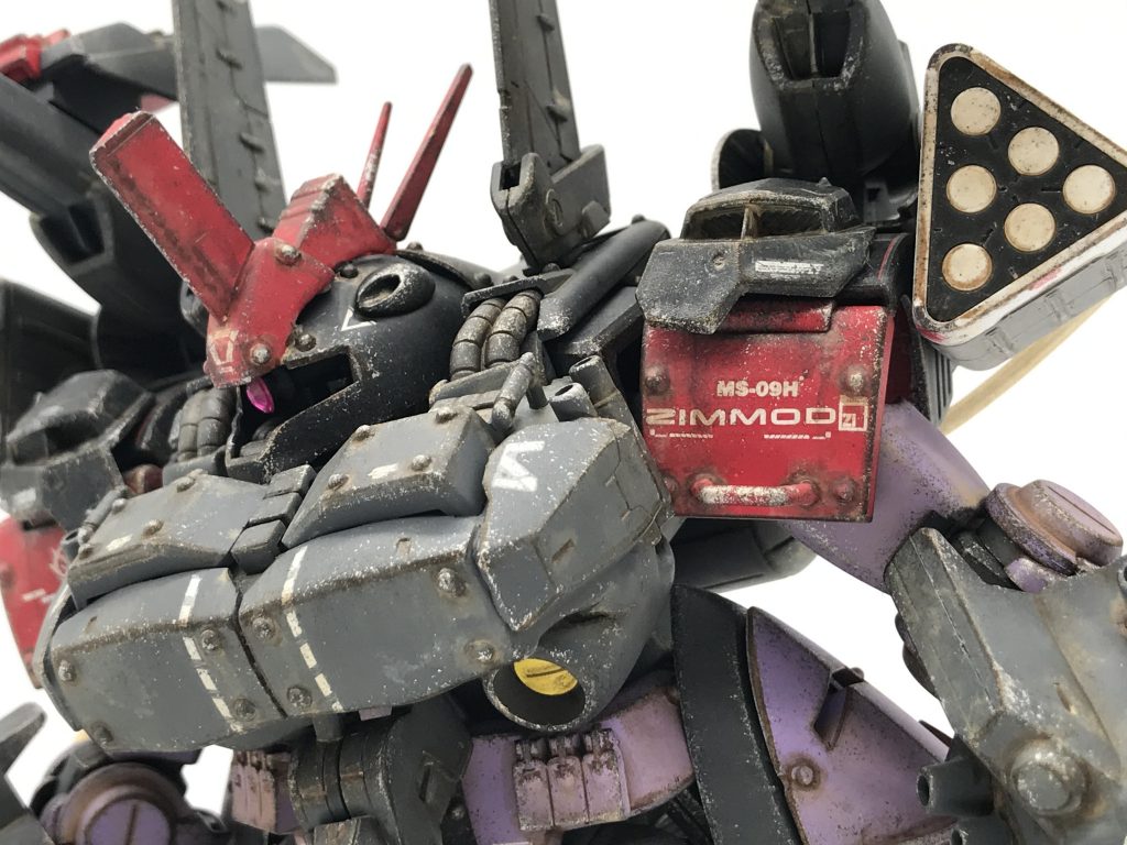 今回はデカールをオシャレに貼るのも頑張ってます