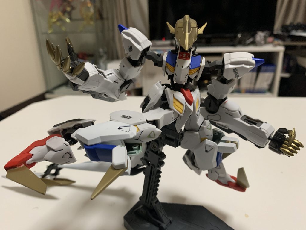 足のバイパーテイルを用いた蹴り