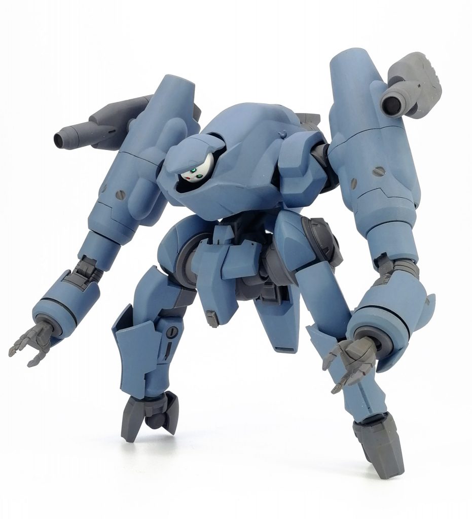 頭？はバクト頭と百里の顔。
胴はダナジンの下半身とグレイズ下半身をヴァルキュリアフレーム腰で接続。尻尾は多分ジンクスの足のパーツ。
腕はダハックの肩にティルトローターパック、ガンキャノン初期型腕。
脚はジンクスの腕とグリムゲルデの脛装甲。30MMの小物で爪先。