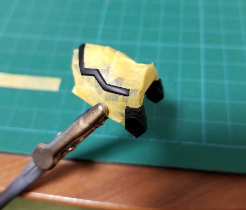 マスキングテープを細かく切って、少しずつ貼りました。