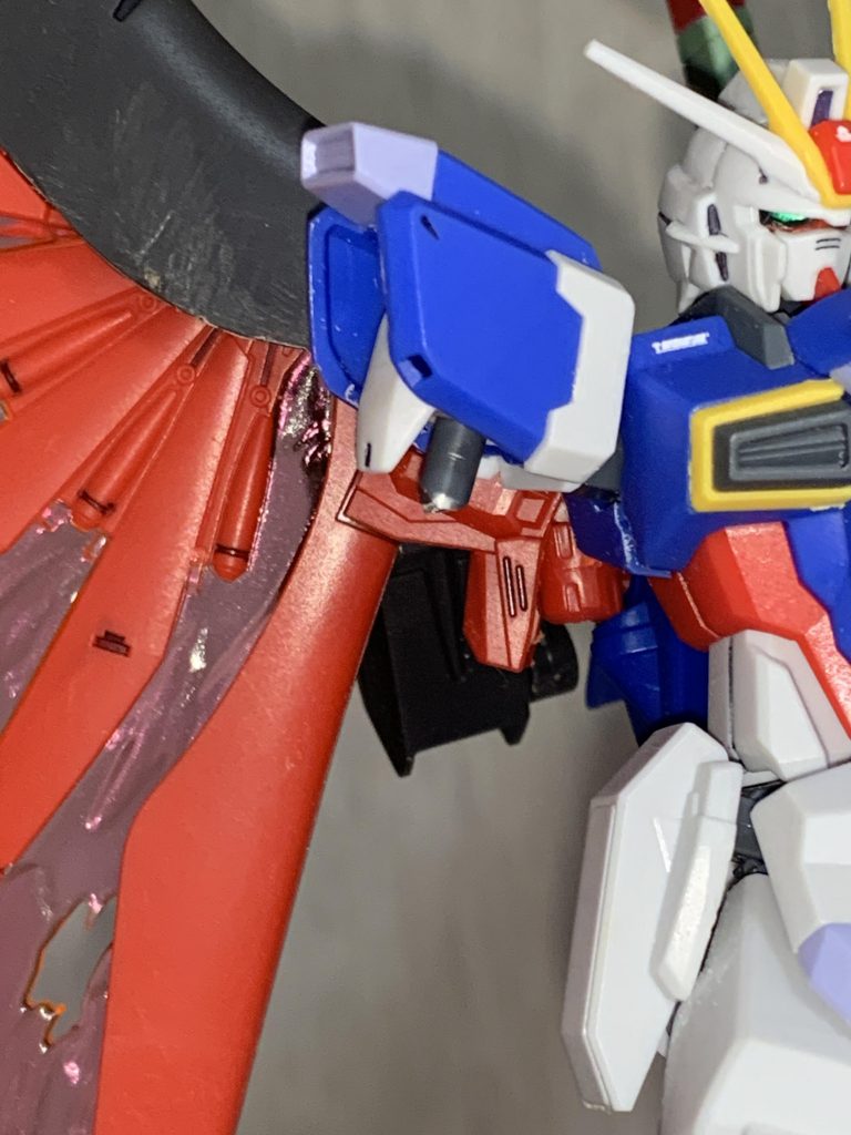デスティニーとインパルスは腕の規格が違うため、プラ棒を追加することでくっつけられます。