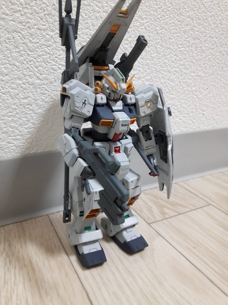 変更点としては局地型ガンダム(北米戦仕様)のキャノンとハンブラビのフェダーインライフルと背中ののビームガンをヘイズル改に付けました。