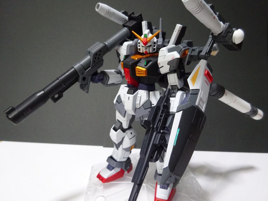 グリプス戦役後半に差し掛かり可変機が台頭してきたことで”役不足”感が出てきたガンダムMk-Ⅱの強化プランの一つとして作りました。
Gディフェンサーが「重戦用装備」ということだったので、機動力/推力特化という方向でバックパックにあれこれ作る形に仕上げてみました。
名前はZ計画の一端での強化という面と”Mk-Ⅱ自体の強化”ということで、”Z Plus”にあやかって命名。